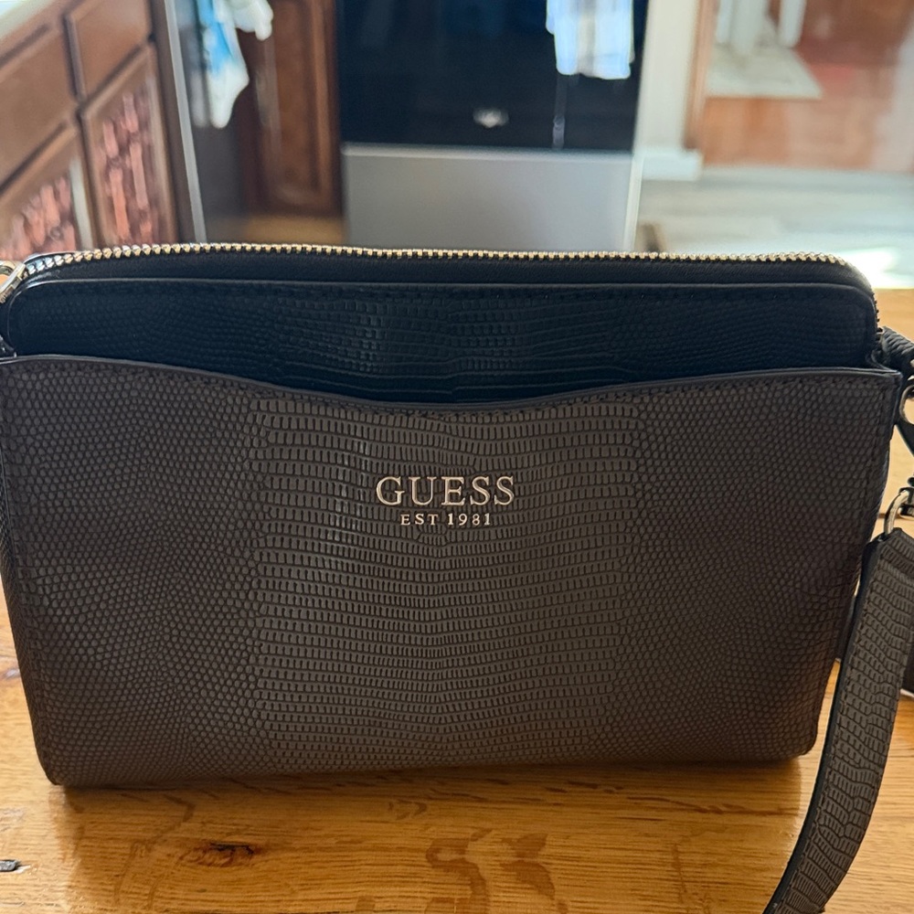 GUESS Textured Black and brown bag with wallet